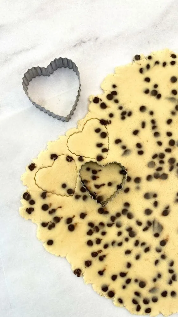 Choc Chip Heart Cookies, step 8